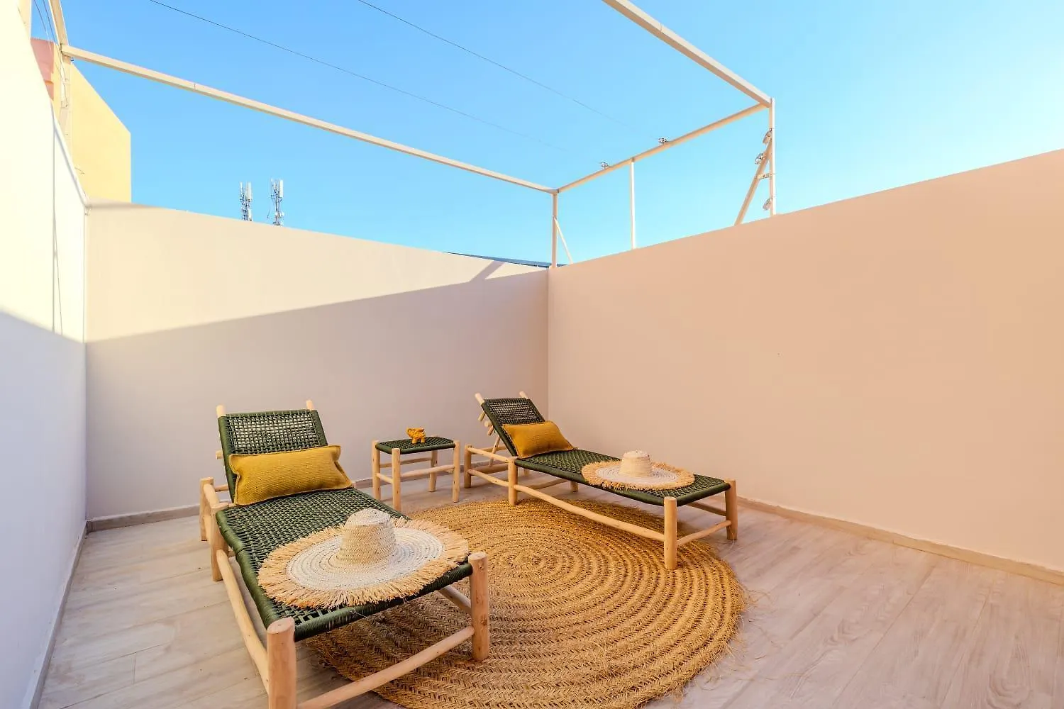 Grand Appartement Deux Terrasses contacts